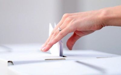 ¿Puedo ausentarme de mi trabajo para ir a votar el domingo 28 de abril?